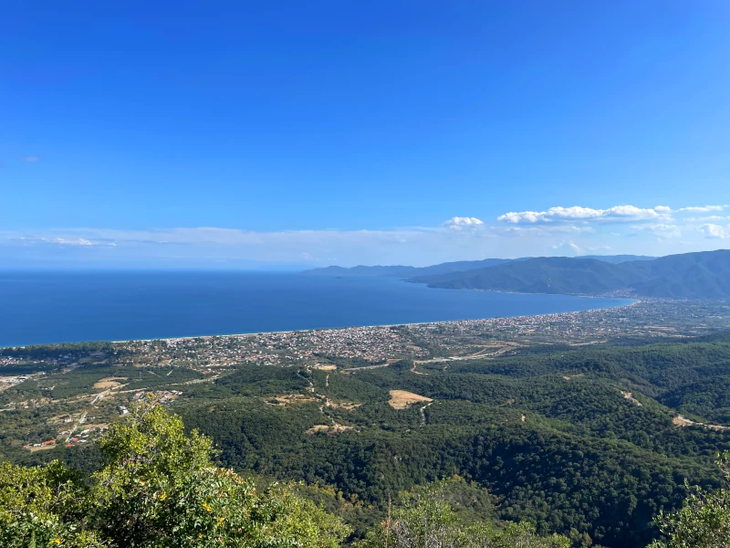 Aussicht aus den Bergen auf den Stymonischen Golf