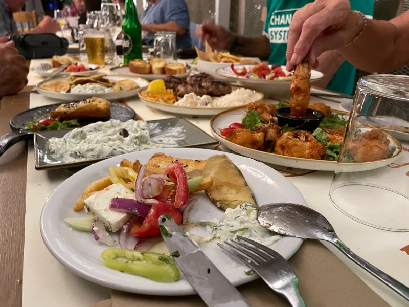 Auf der Gruppenreise bei Christos griechisch Essen